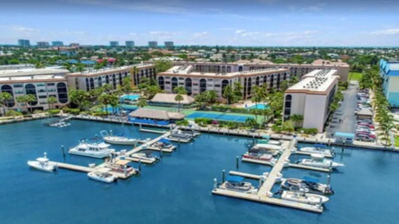 Cozy 1 Bedroom With Pool Access Holiday home Marco Island