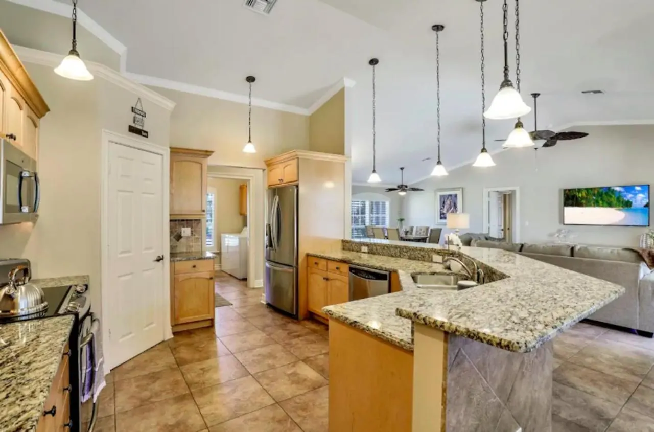 Holiday home 4br House Pool & Jacuzzi Access *