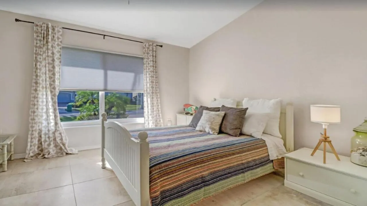 Elegant Family-friendly On Canal I 3bd2ba Sleeps 6 I Walk To & Shops Holiday home *