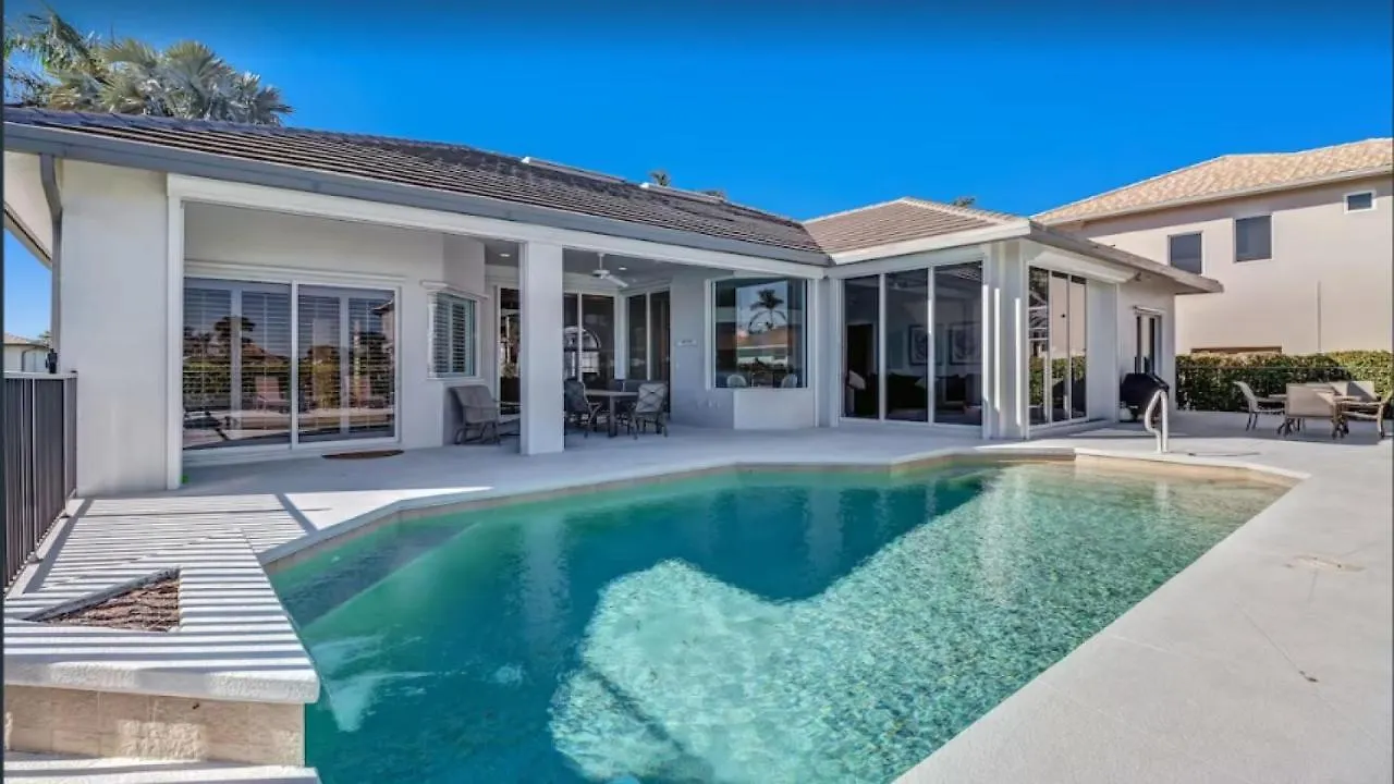 Stunning 4br W Private Pool *