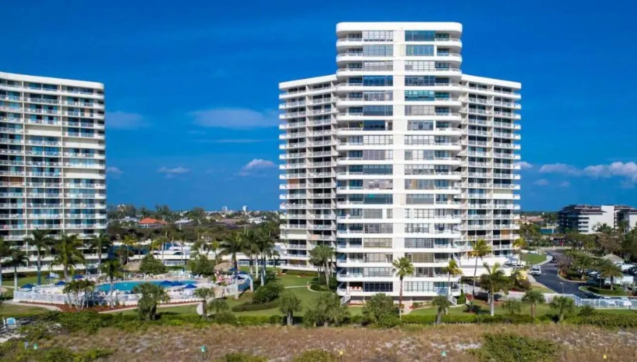 Beachfront South Seas Remodeled Paradise! Holiday home Marco Island