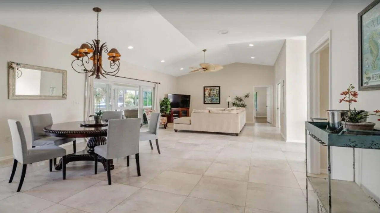Elegant Family-friendly On Canal I 3bd2ba Sleeps 6 I Walk To & Shops
