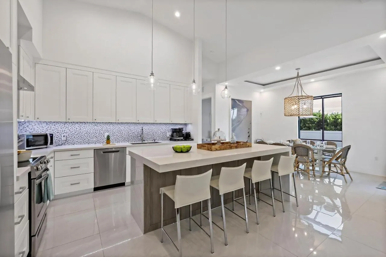 1889 North Bahama Avenue Holiday home Marco Island
