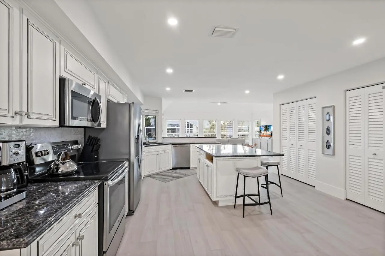 482 North Barfield Drive Holiday home Marco Island