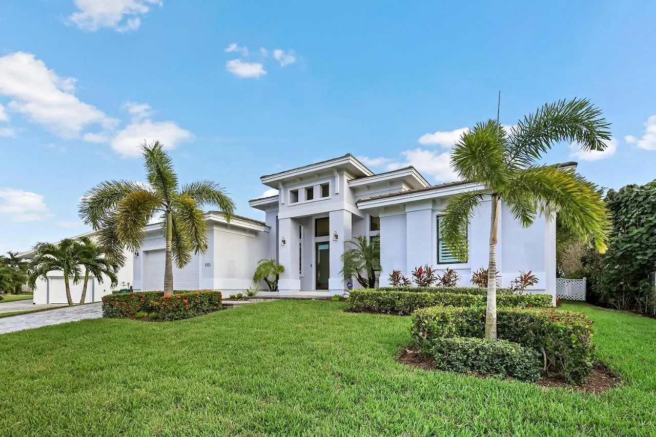 Holiday home 1889 North Bahama Avenue *