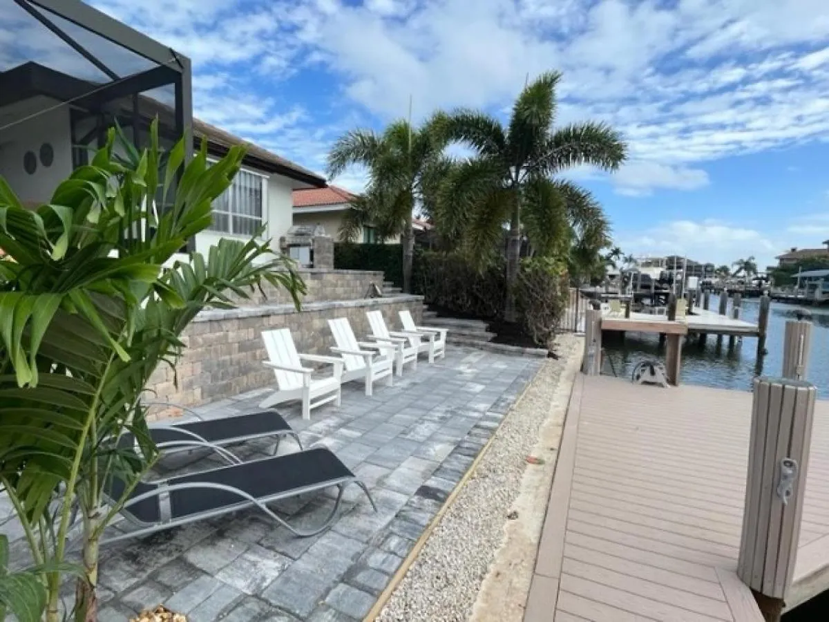 Gorgeous Waterfront 3 Bed With Quick Access To Gulf!! *