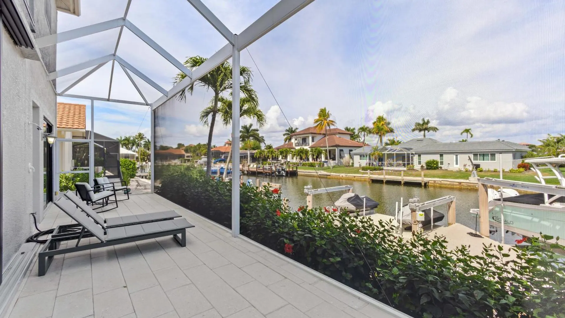Sweet Waterfront Retreat Holiday home *
