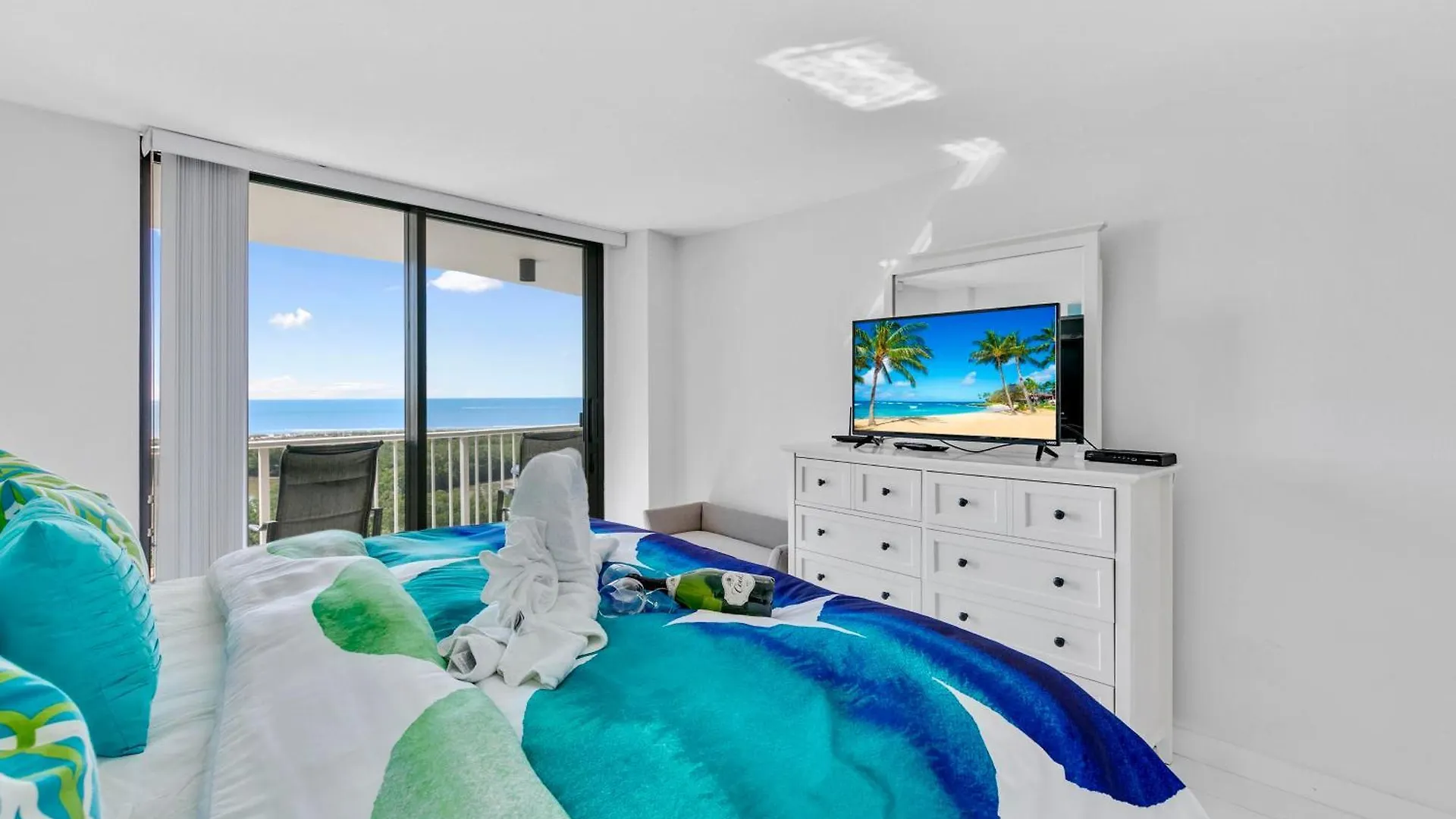 Holiday home Stunning 2-bedroom Beachfront With Breathtaking Views Marco Island