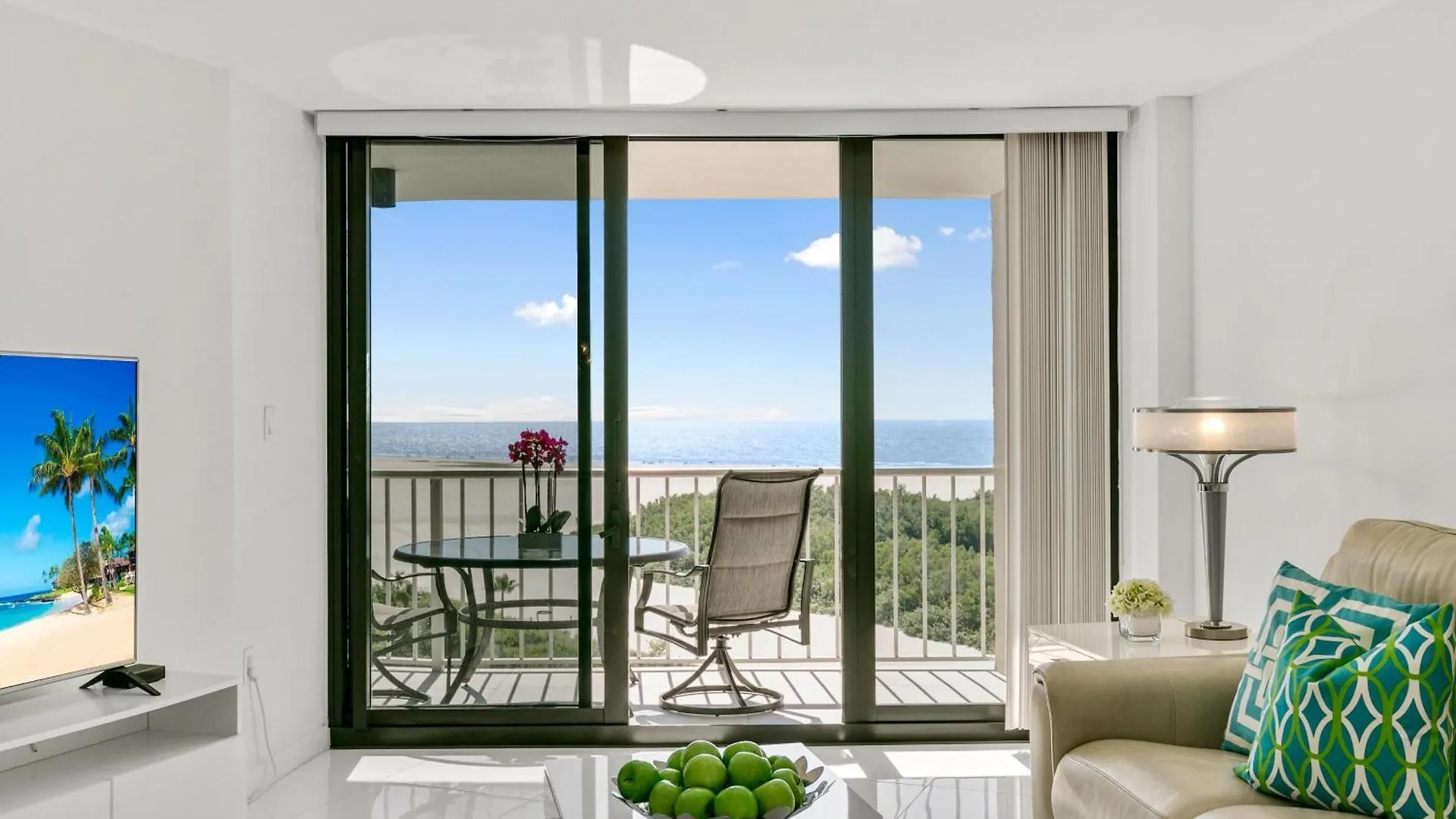 Stunning 2-bedroom Beachfront With Breathtaking Views Holiday home *