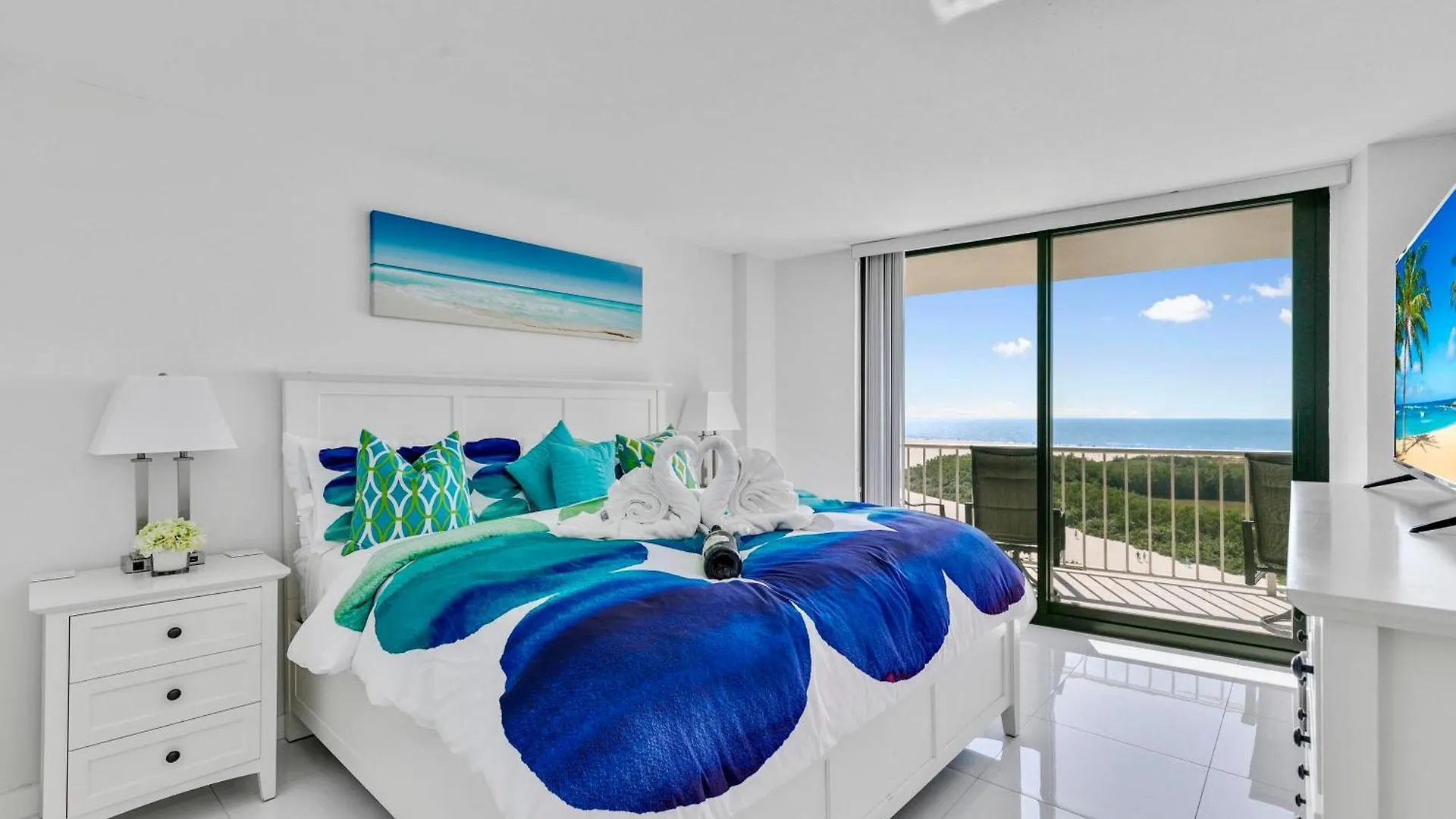 Stunning 2-bedroom Beachfront With Breathtaking Views Holiday home Marco Island