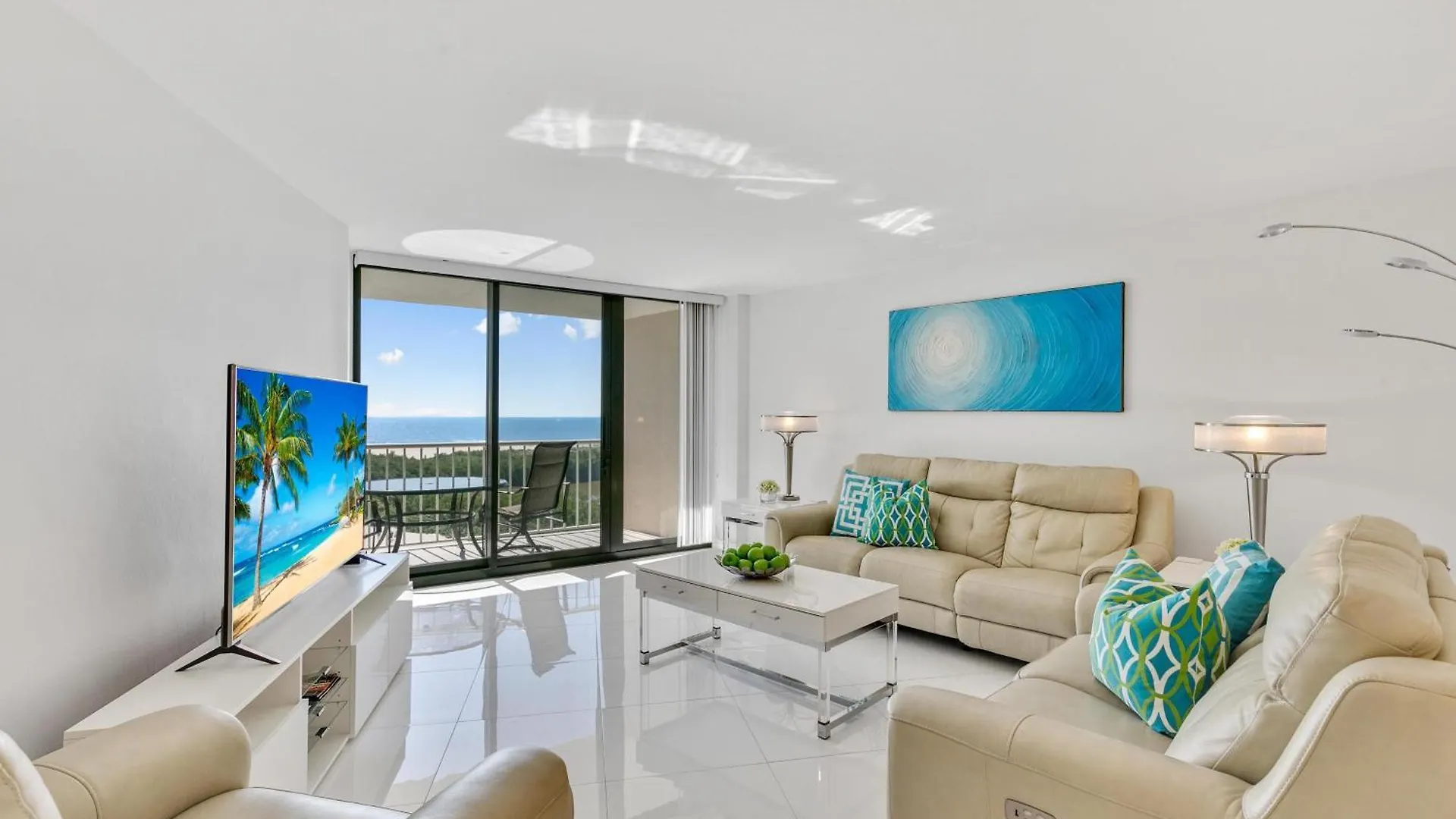 Stunning 2-bedroom Beachfront With Breathtaking Views *