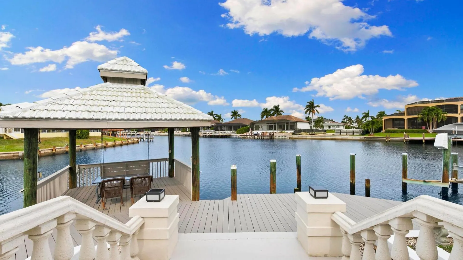 Dream Waterfront Vacation On *