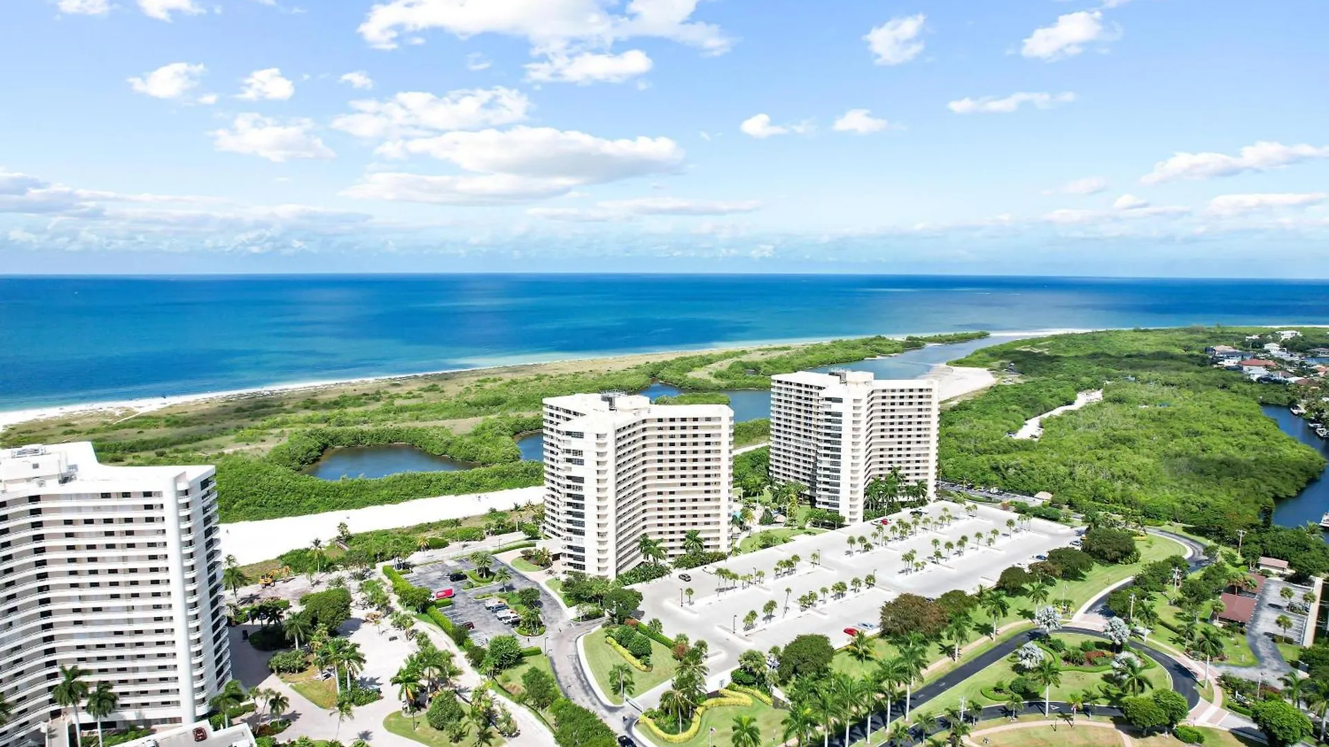 Beachside Oasis In Paradise-beachfront, Pool View Holiday home