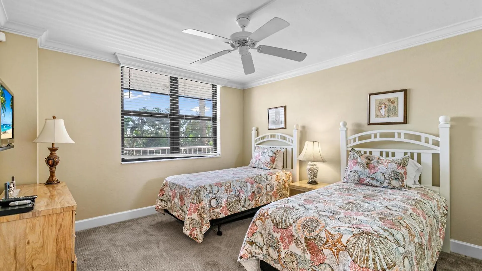 Beachside Oasis In Paradise-beachfront, Pool View Holiday home Marco Island