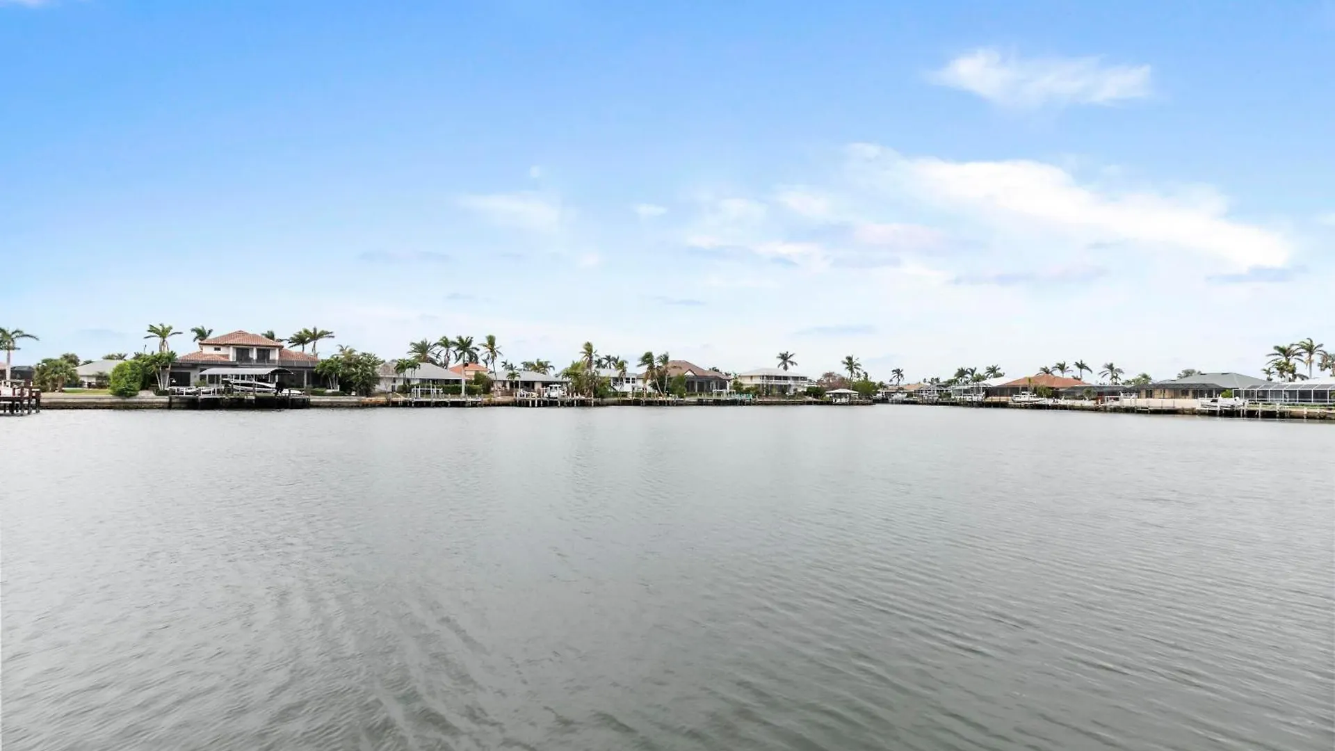 New 2024 Renovation! Gorgeous Island Oasis With Sw Exposure On Holiday home