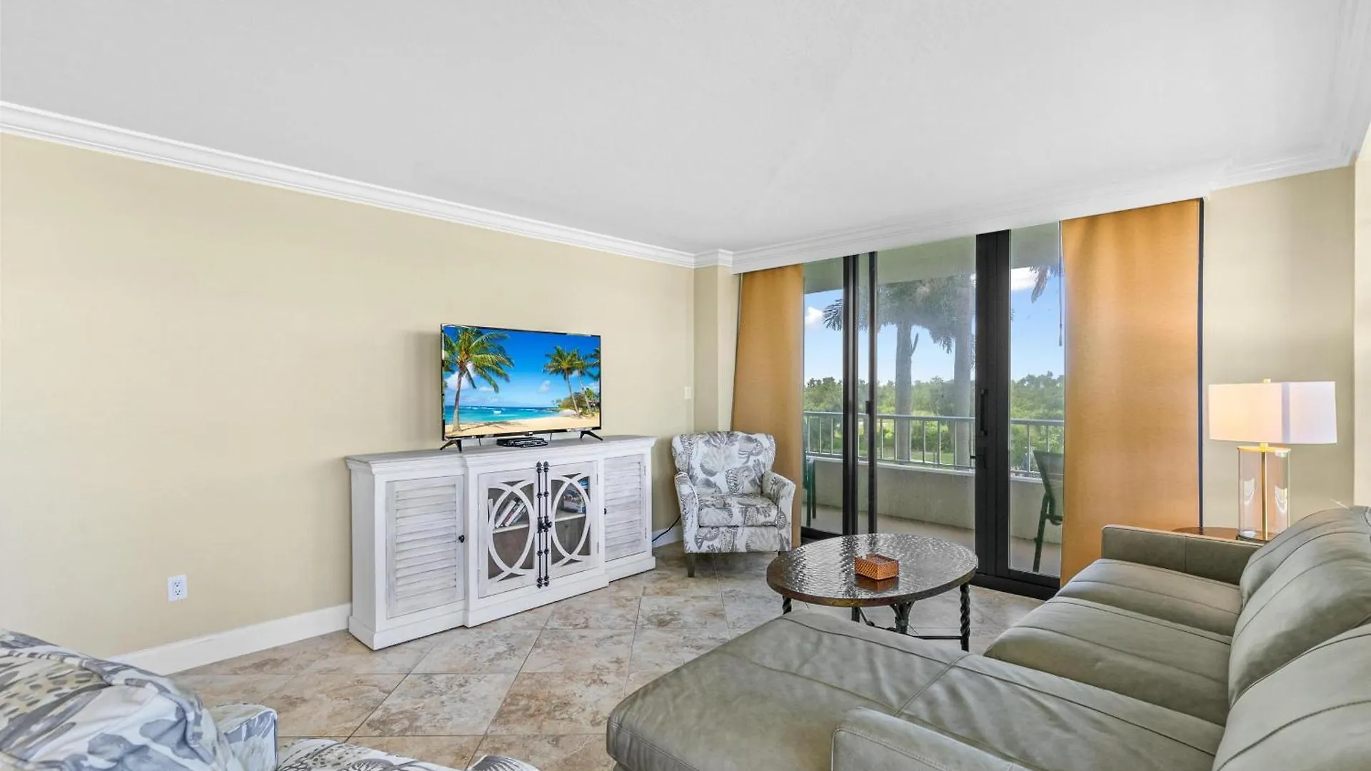 Beachside Oasis In Paradise-beachfront, Pool View Holiday home *