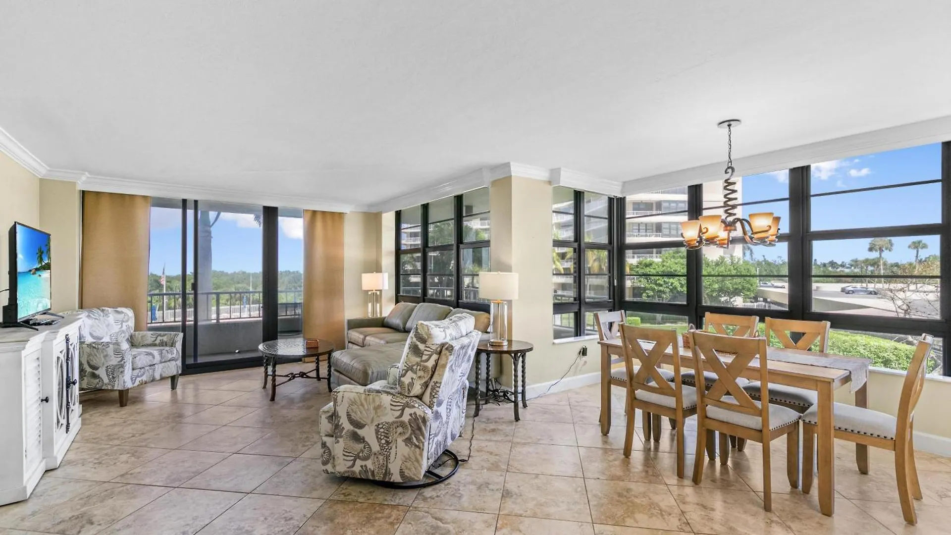 Holiday home Beachside Oasis In Paradise-beachfront, Pool View