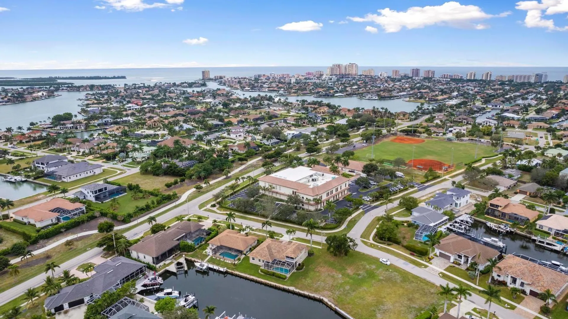 Updated And Luxurious 5br Waterfront Oasis On Holiday home