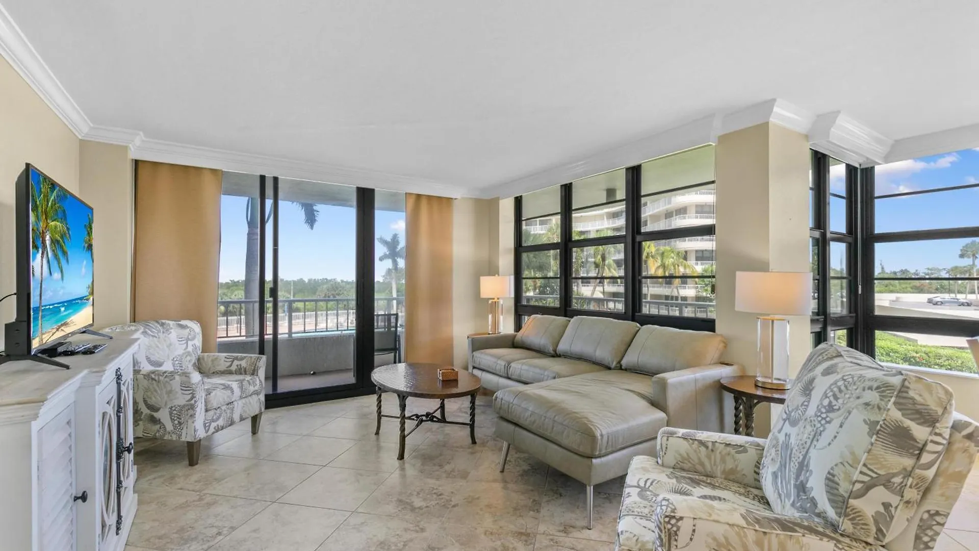 Holiday home Beachside Oasis In Paradise-beachfront, Pool View *