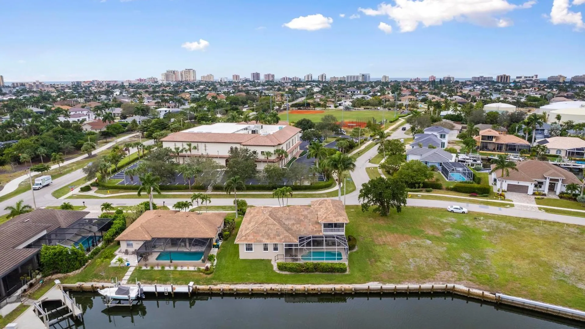 Updated And Luxurious 5br Waterfront Oasis On *