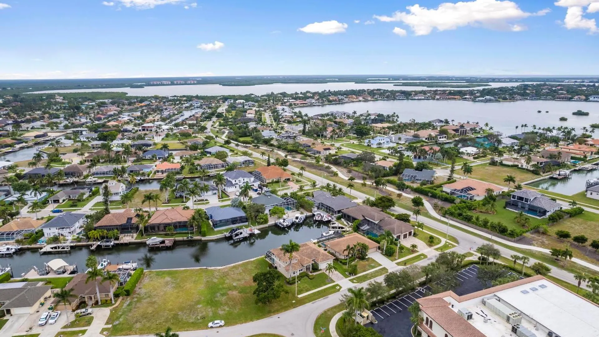 Updated And Luxurious 5br Waterfront Oasis On Marco Island