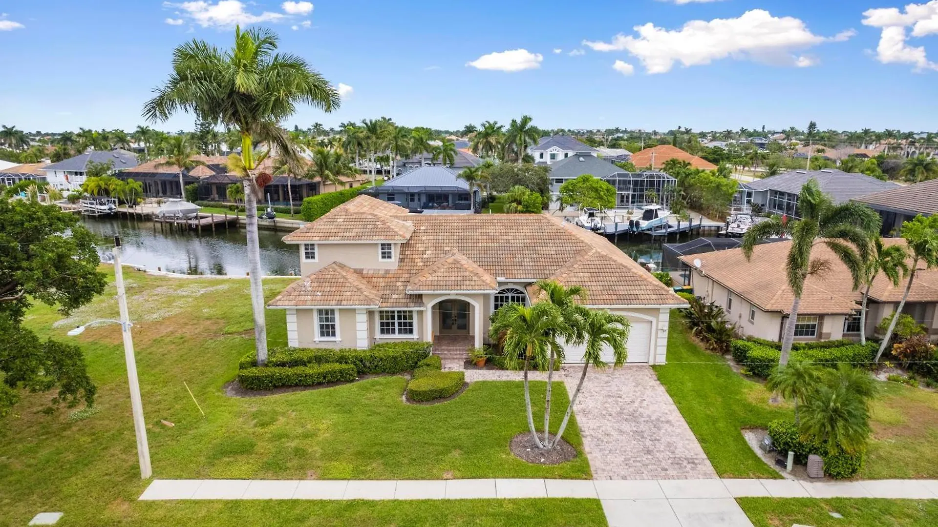 Holiday home Updated And Luxurious 5br Waterfront Oasis On *