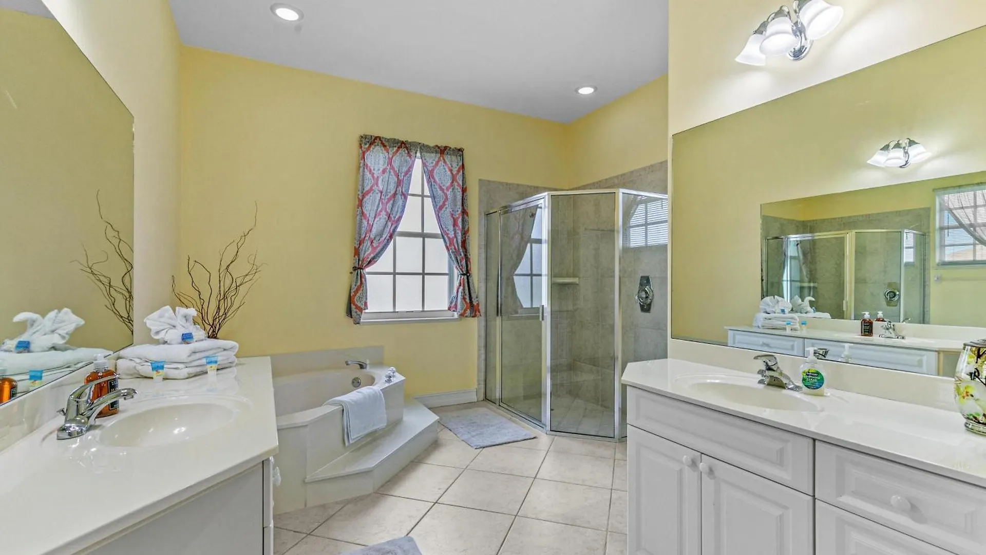 Updated And Luxurious 5br Waterfront Oasis On Holiday home Marco Island