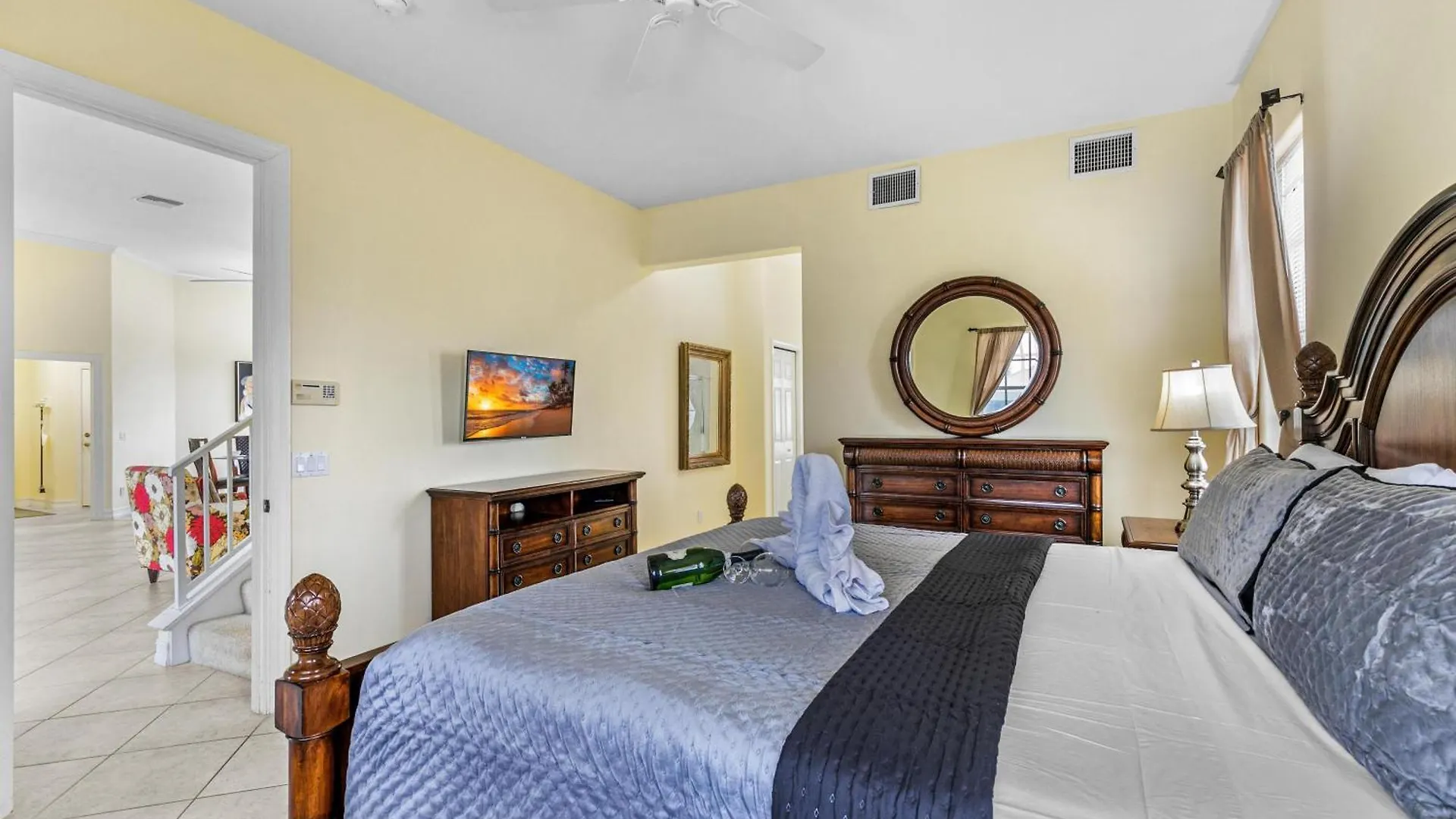 Updated And Luxurious 5br Waterfront Oasis On