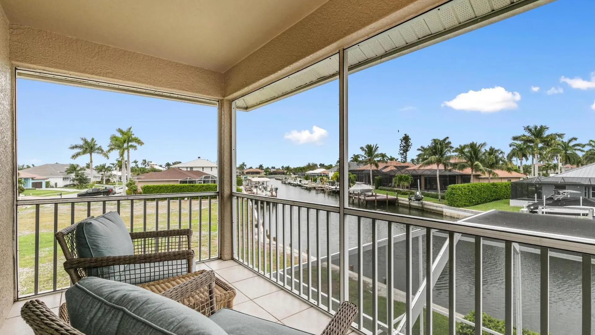 Updated And Luxurious 5br Waterfront Oasis On * Marco Island