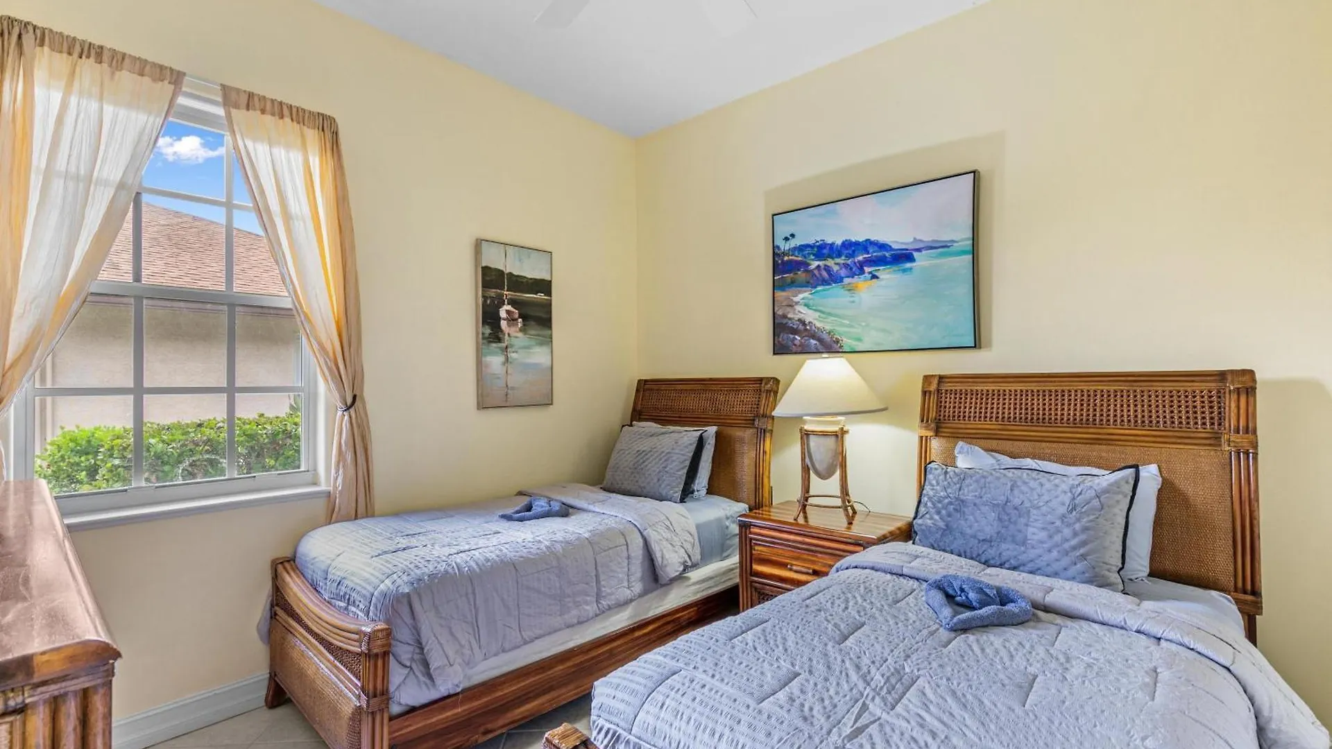Updated And Luxurious 5br Waterfront Oasis On Holiday home