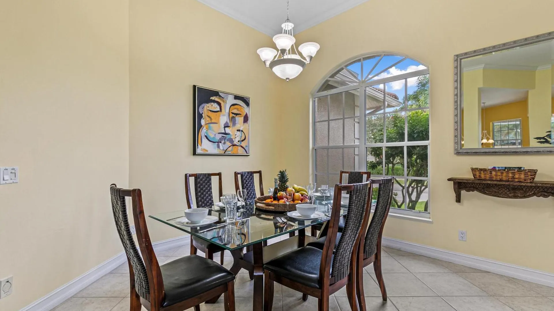 Updated And Luxurious 5br Waterfront Oasis On *