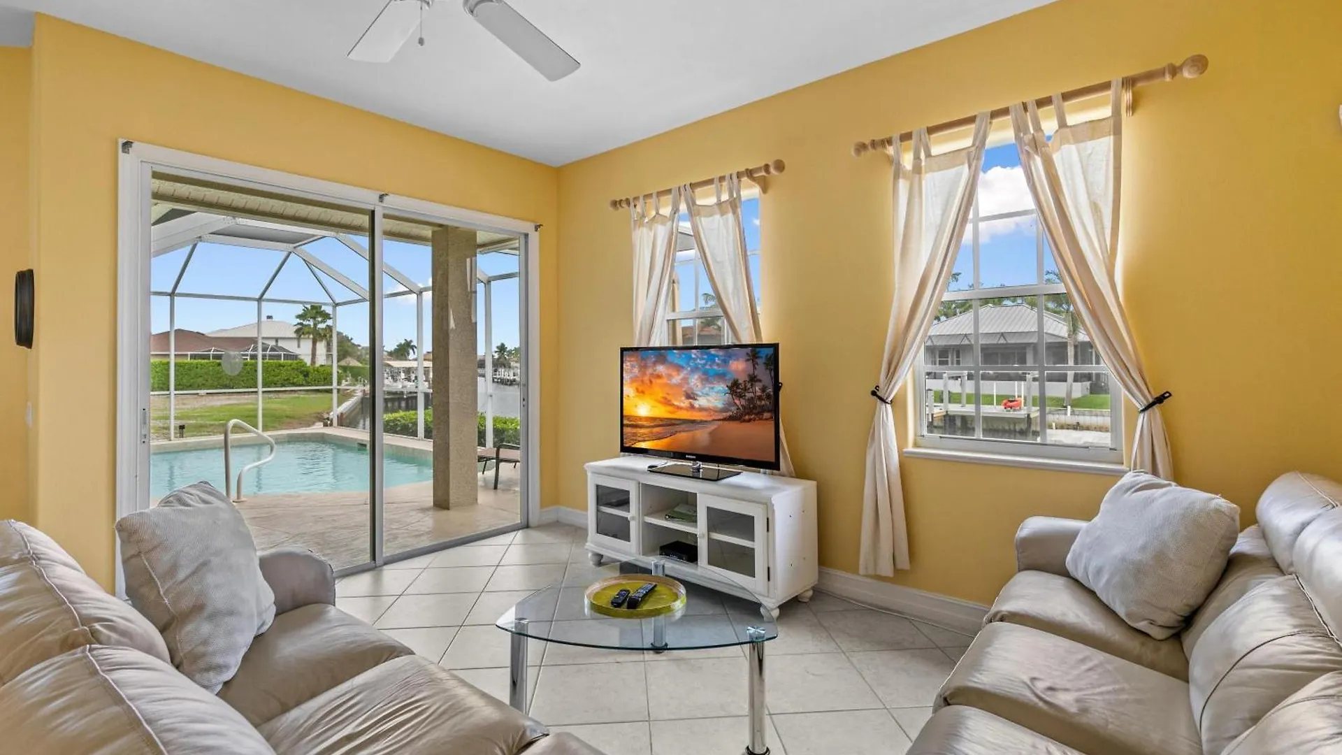 Updated And Luxurious 5br Waterfront Oasis On * Marco Island