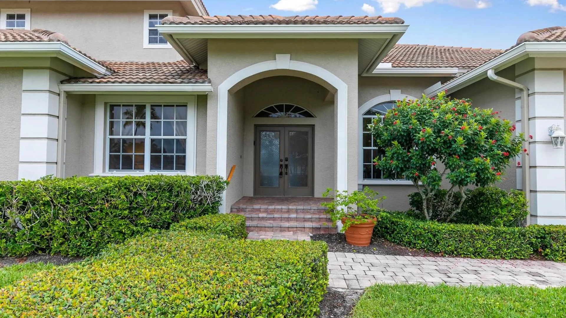 Updated And Luxurious 5br Waterfront Oasis On Holiday home Marco Island