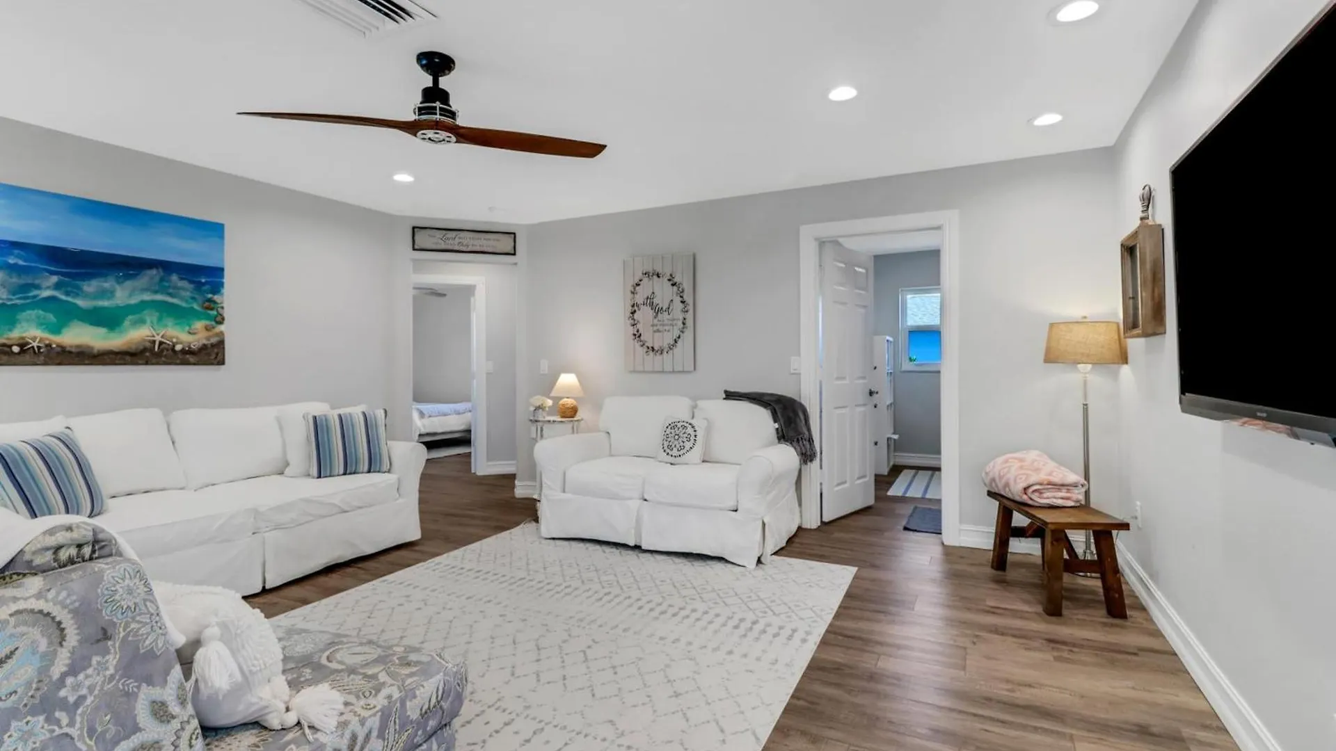 Holiday home Inviting Lakeview L Pool L Close To Beaches *