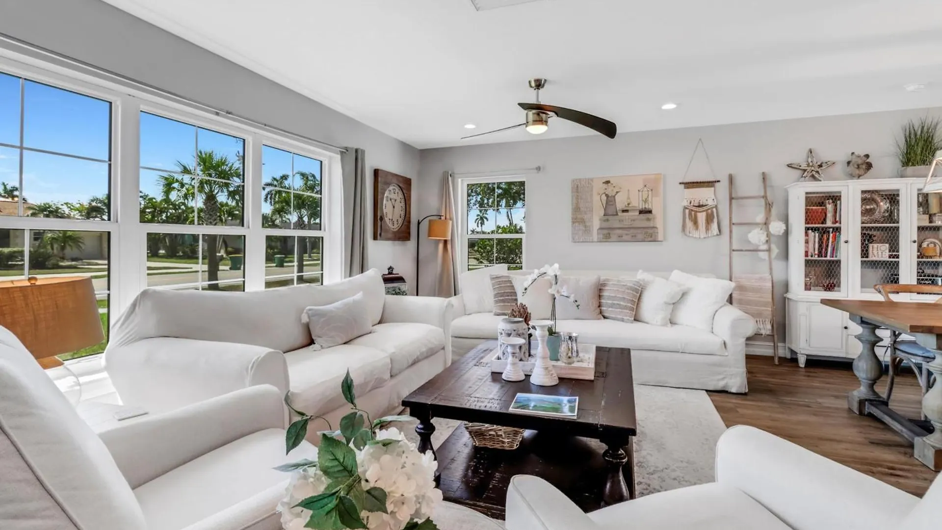 Inviting Lakeview L Pool L Close To Beaches Holiday home *