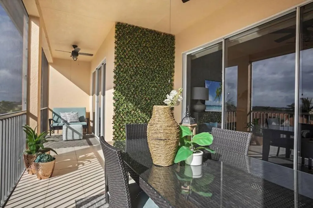 Amazing & Spacious Floor With Bay View!