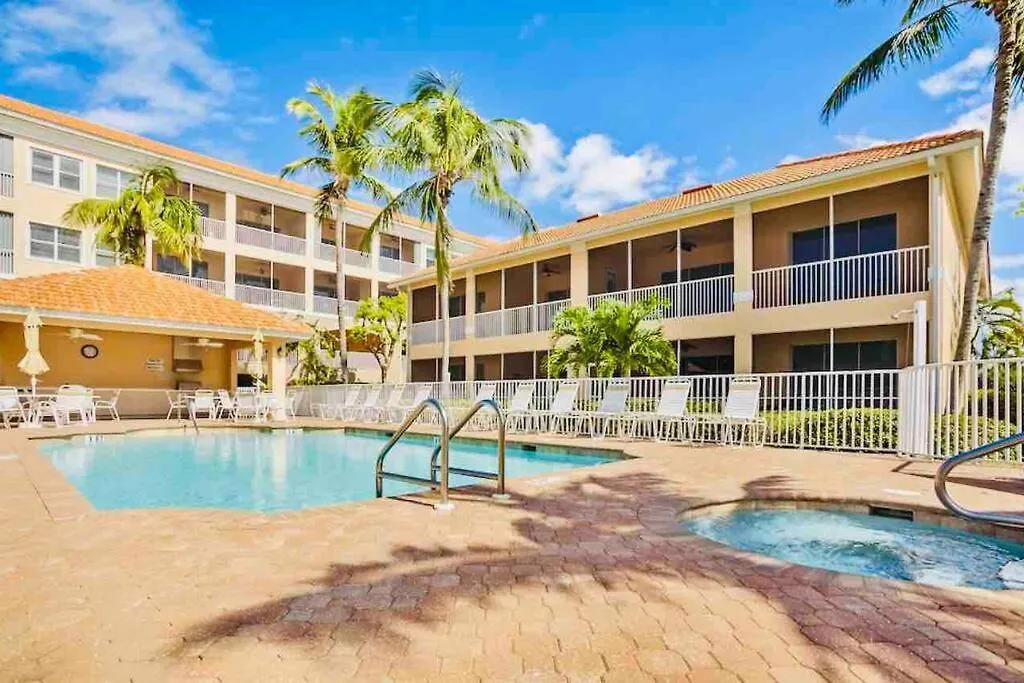 Amazing & Spacious Floor With Bay View!