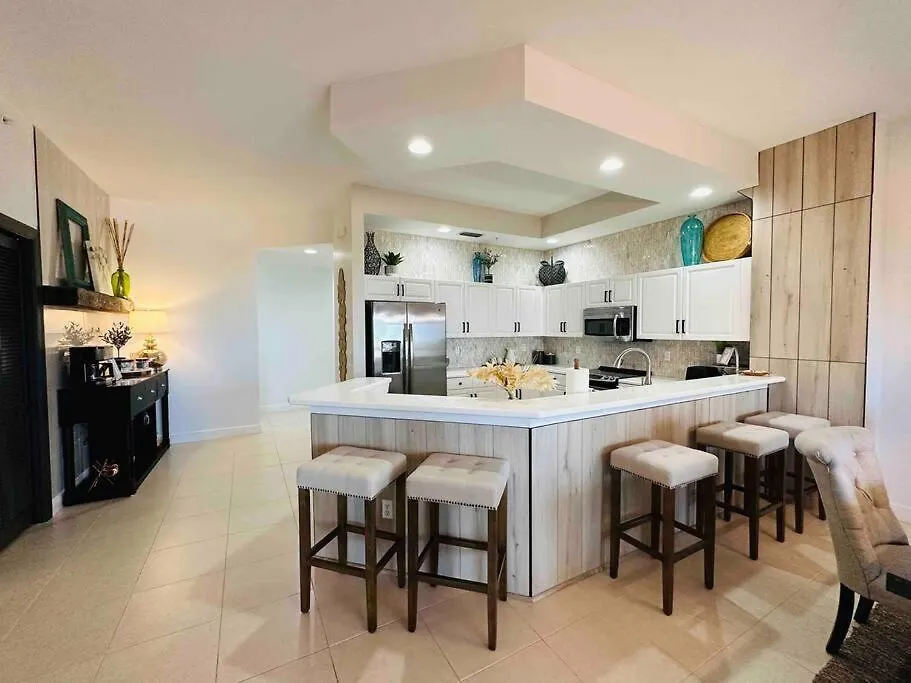 Amazing & Spacious Floor With Bay View! Apartment Marco Island