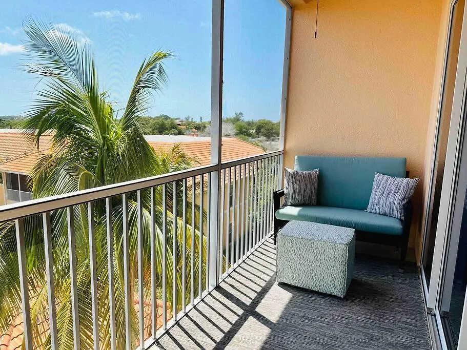 Amazing & Spacious Floor With Bay View! *