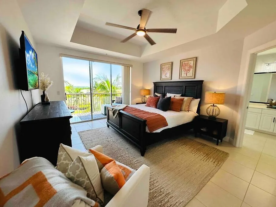 Amazing & Spacious Floor With Bay View! Apartment