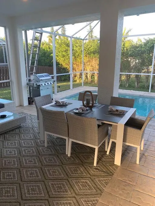 Aaa - Luxury Home, Walk To The Beach. *