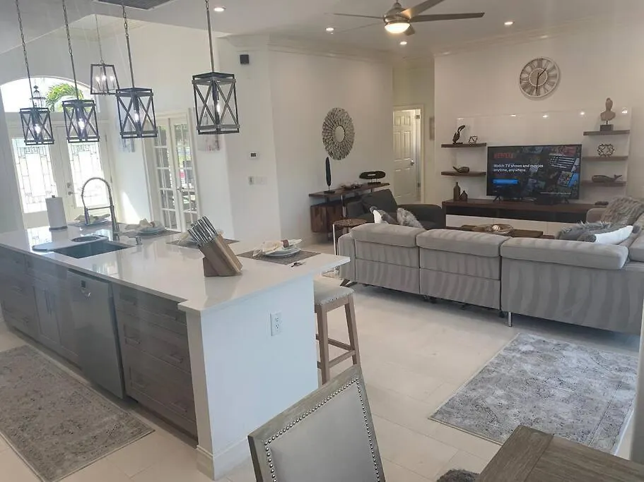 Aaa - Luxury Home, Walk To The Beach. Villa *