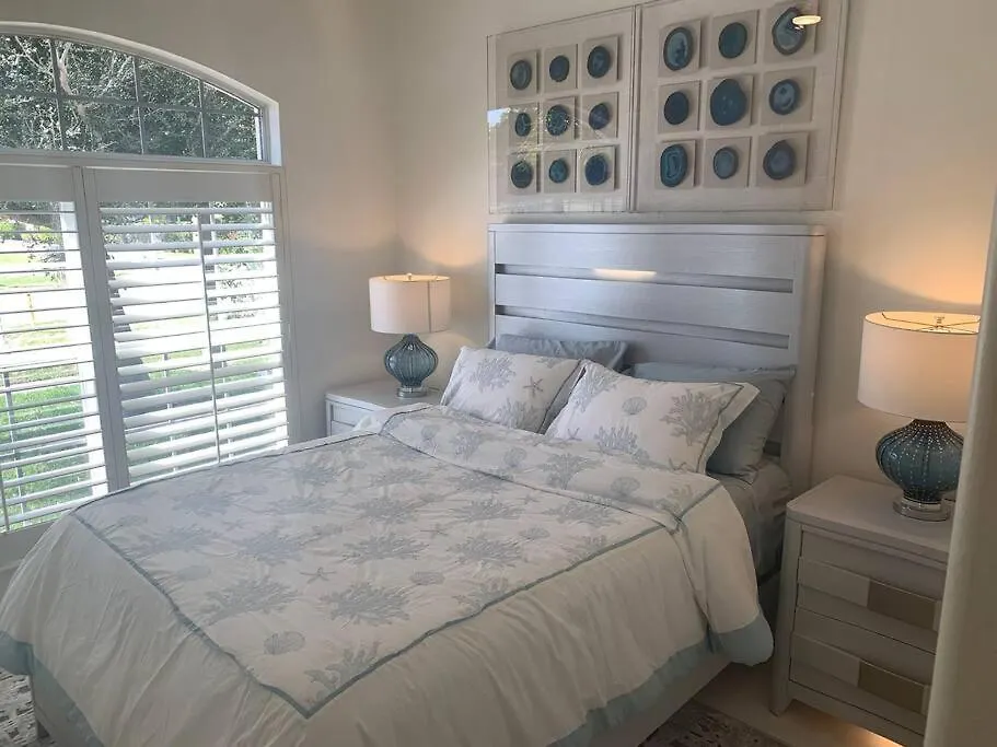 Villa Aaa - Luxury Home, Walk To The Beach.