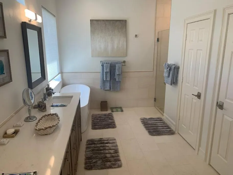 Aaa - Luxury Home, Walk To The Beach. Villa