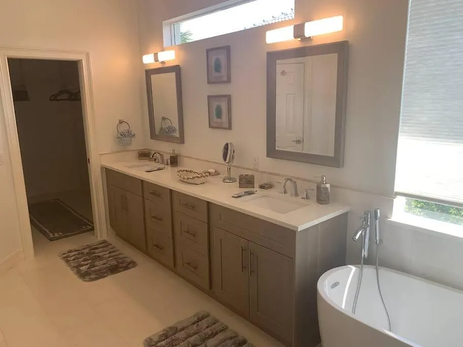 Villa Aaa - Luxury Home, Walk To The Beach.