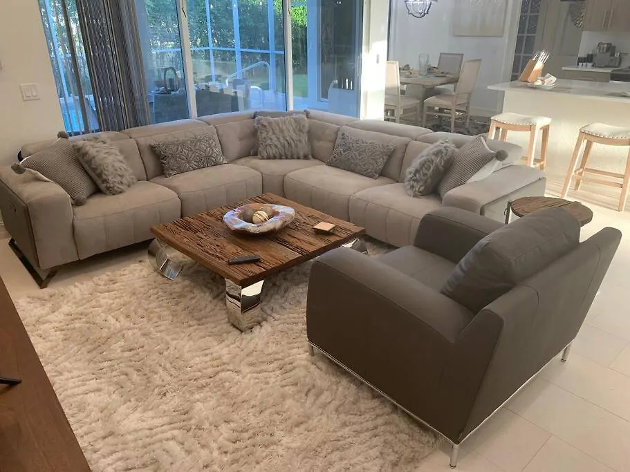 Villa Aaa - Luxury Home, Walk To The Beach.