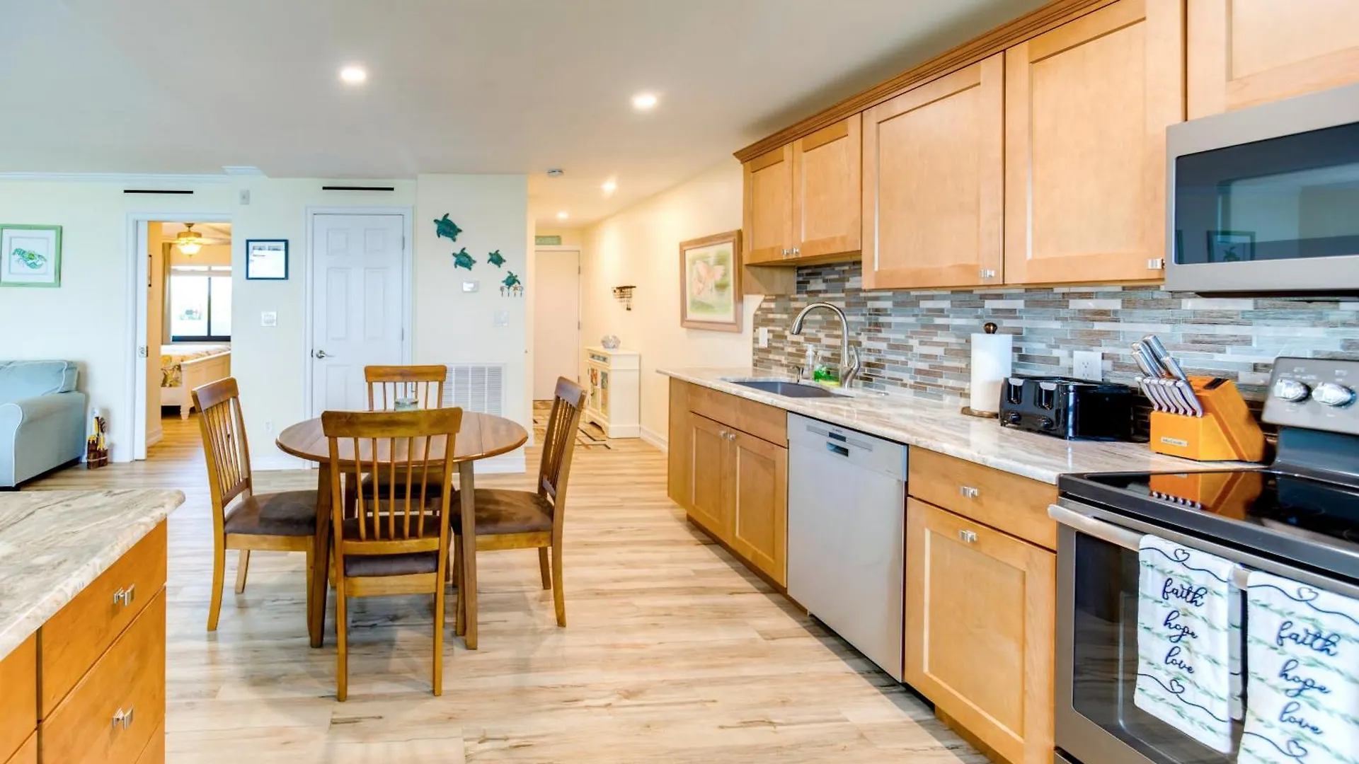 Waterfront With Community Pool! * Marco Island