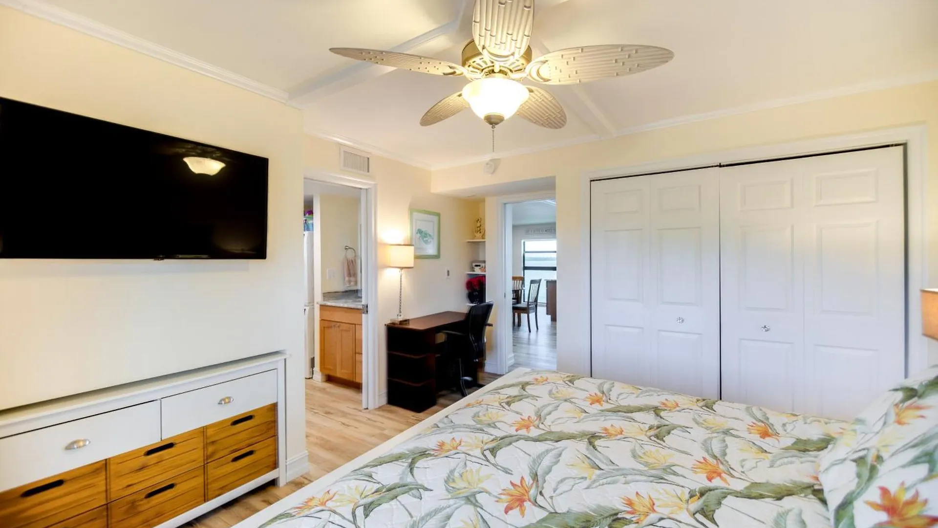 Waterfront With Community Pool! Apartment
