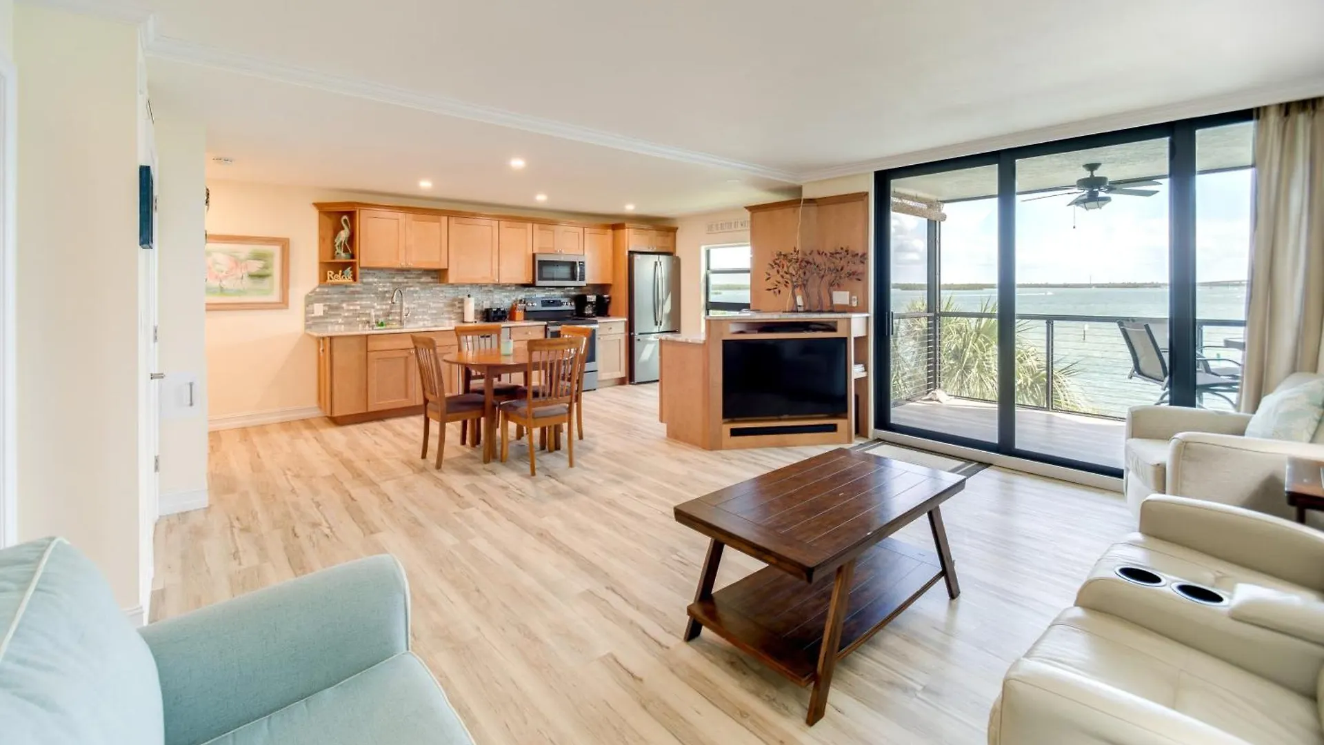 Apartment Waterfront With Community Pool!