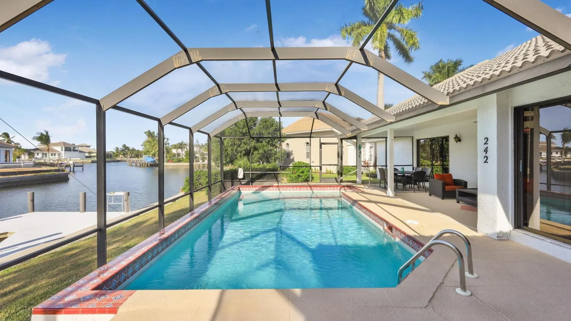 Holiday home Seahorse Waterfront Pool *